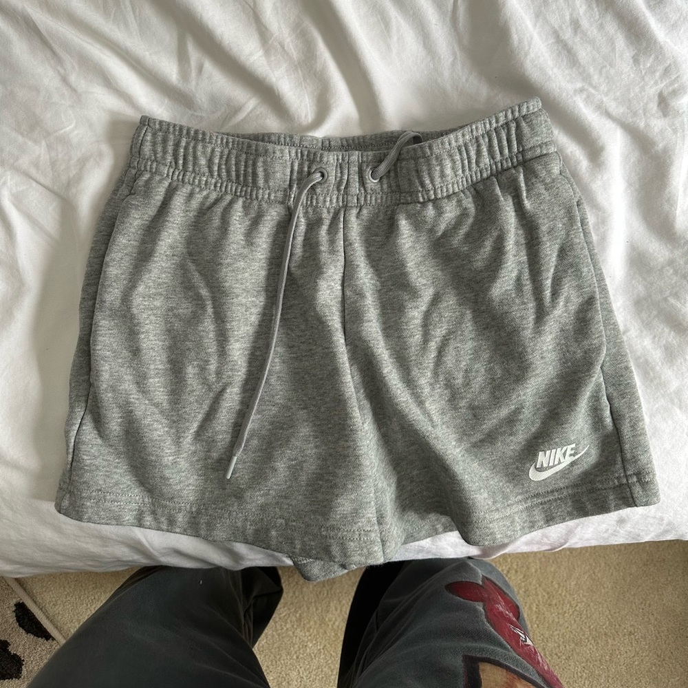 Small Nike grey shorts